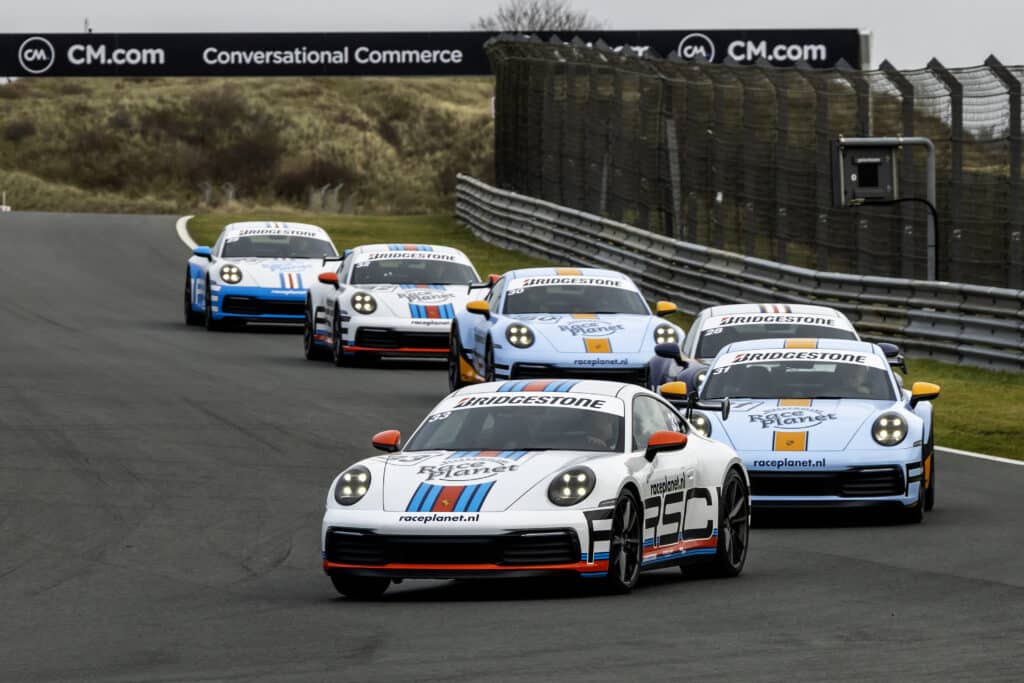 Zes Porsches 911 achter elkaar op Circuit zandvoort