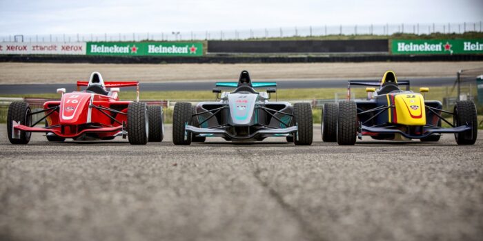 Formule RP1 racewagens waarin deelnemers zelf mogen rijden op Circuit Zandvoort tijdens de Race Experiences van Bleekemolens Race Planet.