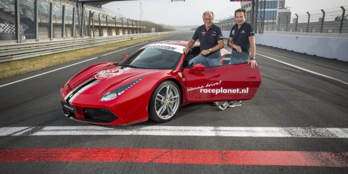 Michael Bleekemolen en Sebastiaan Bleekemolen voor een Race Planet Ferrari op Circuit Zandvoort.